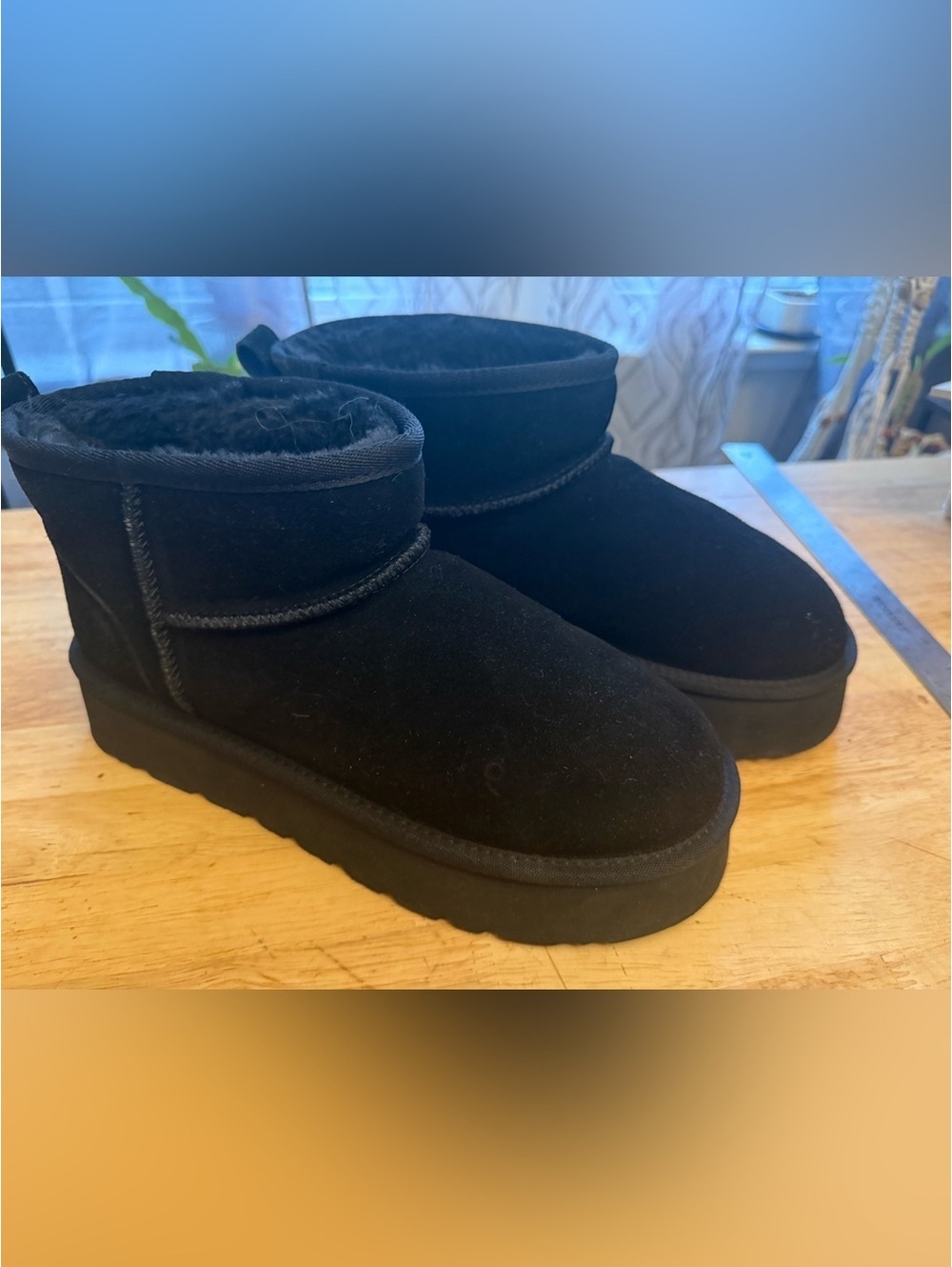 Womens Plush-Lined Ankle Boots - Size US 8.5